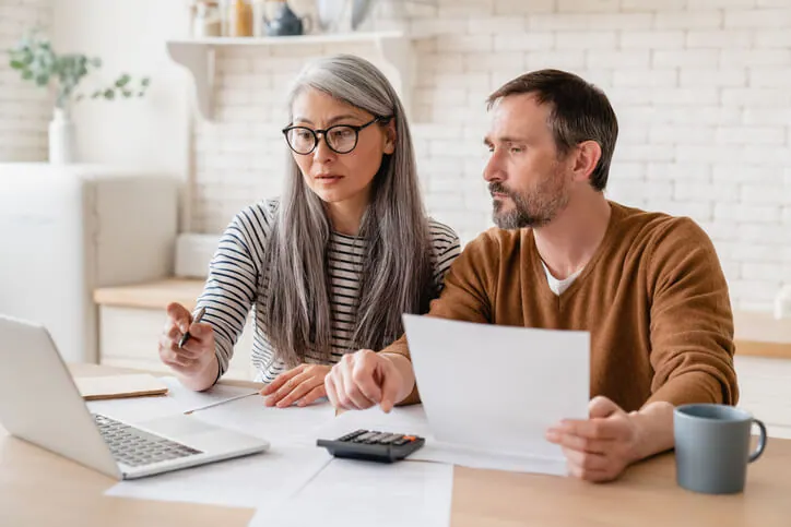 Man and woman estate planning