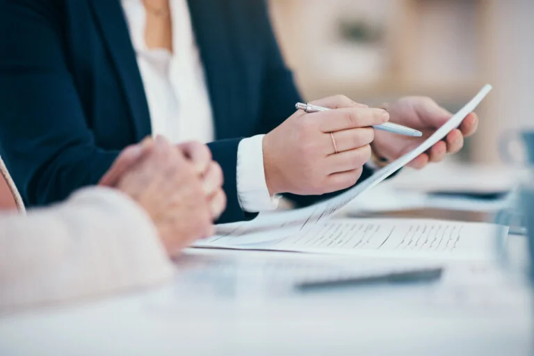 a texas lawyer in fort-worth dallas going over a valid will requirements with a client